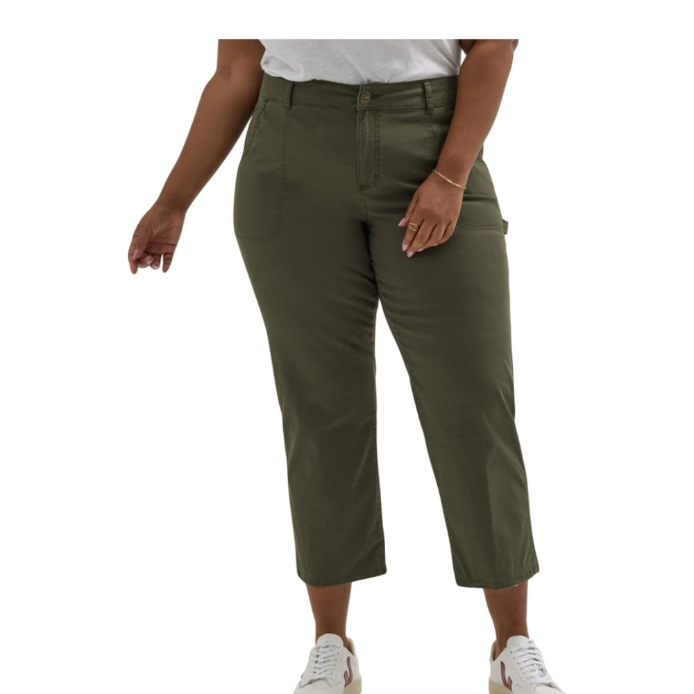 Lee® Women's Plus Heritage Mid Rise Carpenter Crop bottoms size 20  WOmans
